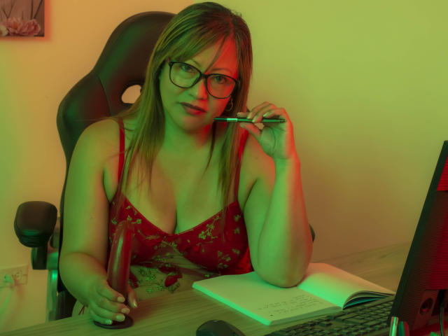 ChristinMoore - Live porn &amp; sex cam - 17169638
