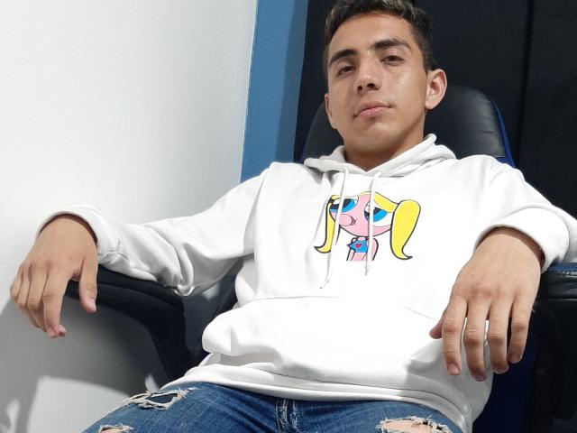 LatiinGuy69 - Live sex cam - 17256786