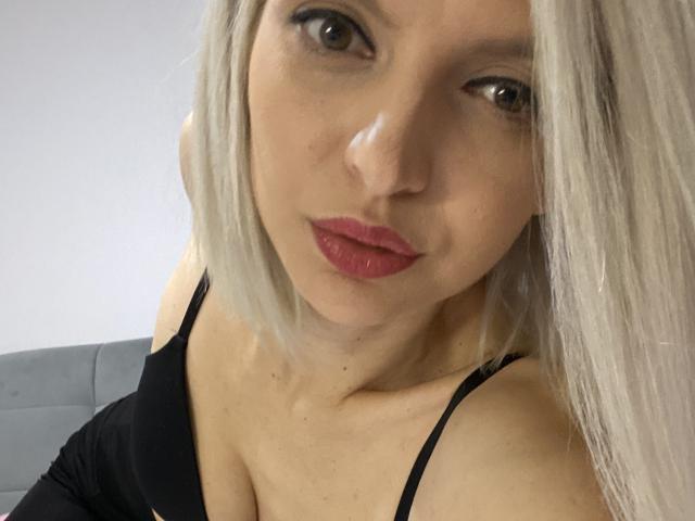 DouceAmelia - Live porno og sexkamera - 17275262