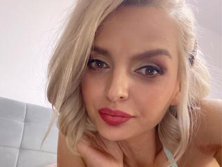 DouceAmelia - Live Sex Cam - 17275302