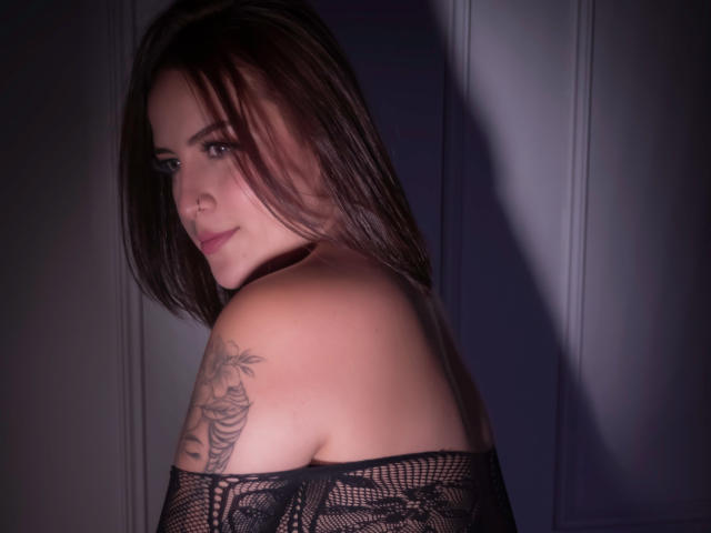 EmilyBrrown - Live sex cam - 17376290