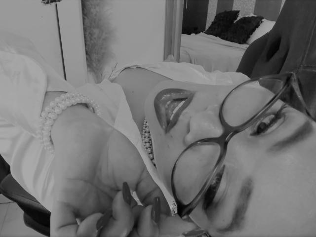 AlisGourmande - פורנו בשידור חי ומצלמת סקס - 17417250