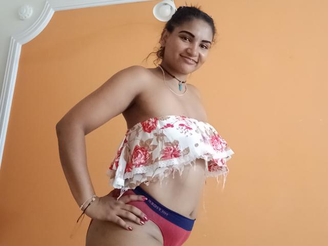 SalomeSexxy - Live sex cam - 17476414