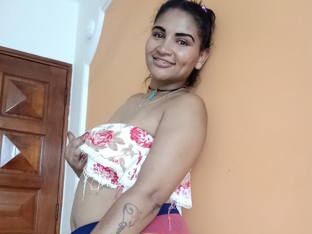 SalomeSexxy - Live sex cam - 17476454