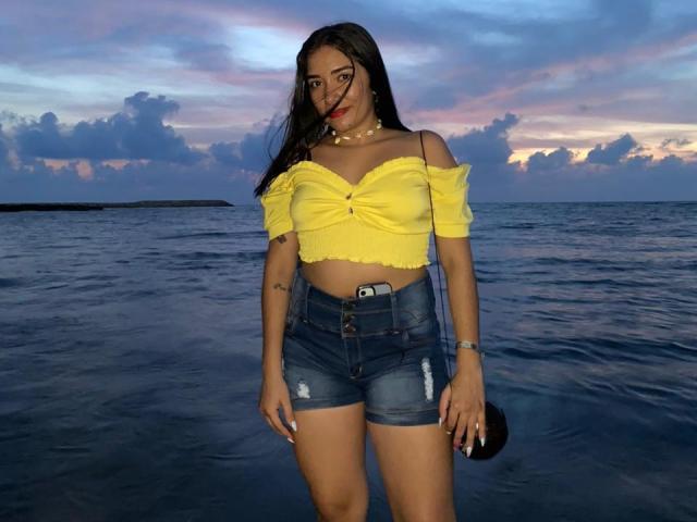 SharonKlart - Live Sex Cam - 17510106