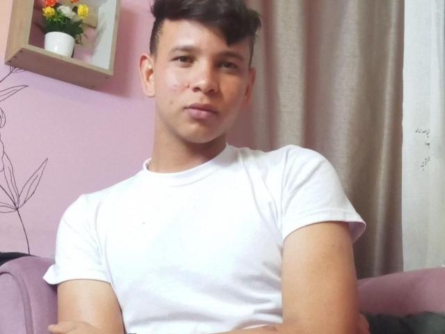 DanielMoncada - Live porn &amp; sex cam - 17540686