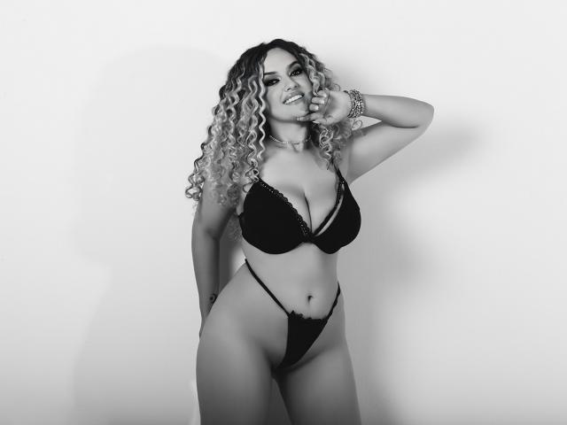 MiaMckenna - Live Sex Cam - 17552510