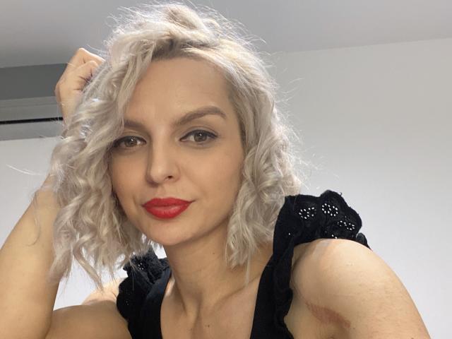 DouceAmelia - Sexe cam en vivo - 17558750