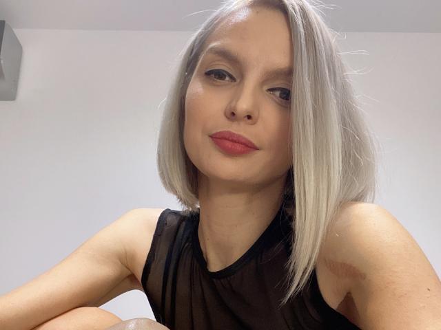 DouceAmelia - Live sex cam - 17558838