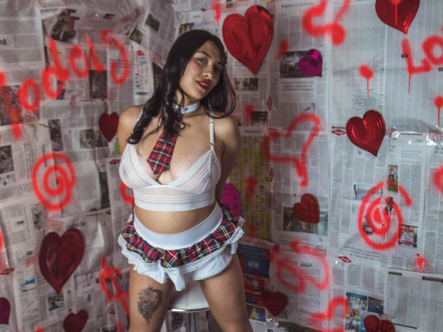 EmilyPrincessx - Live porn &amp; sex cam - 17658438