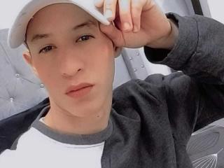 LeonardoBigCock - Live Sex Cam - 17672958