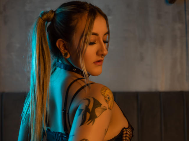 DaniellaSpinelly - Sexe cam en vivo - 17679306