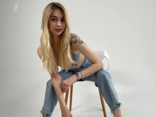CuteElsa - Live sex cam - 17689110