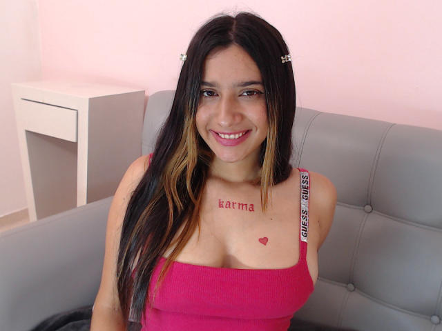 ErikaSweetX - Live sex cam - 17703394