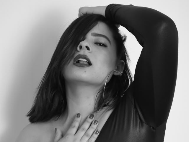 SophieCurves - Live porn &amp; sex cam - 17711346
