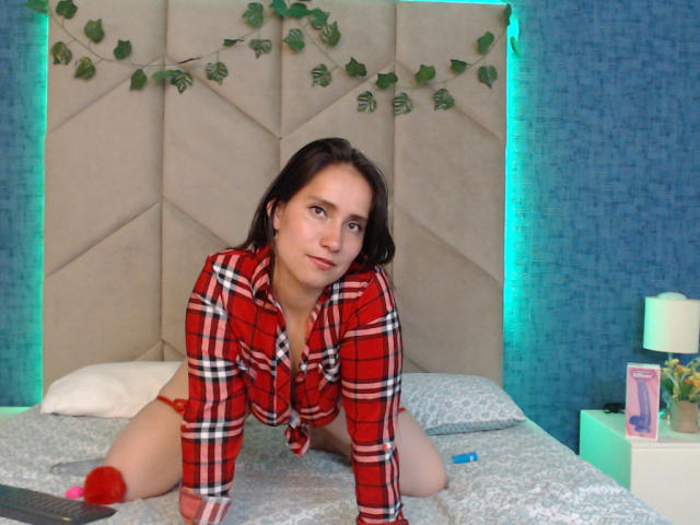 DanielaCrey - Live sex cam - 17733198