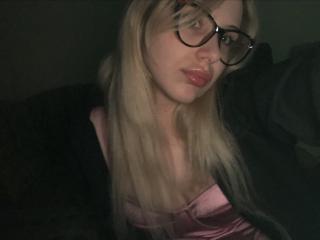 MiyaMores - Live sex cam - 17750290