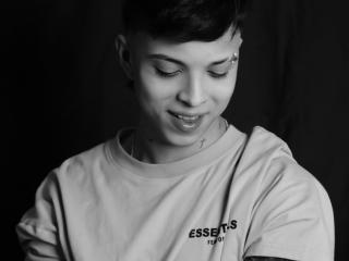 AdamClaark - Live sexe cam - 17773438