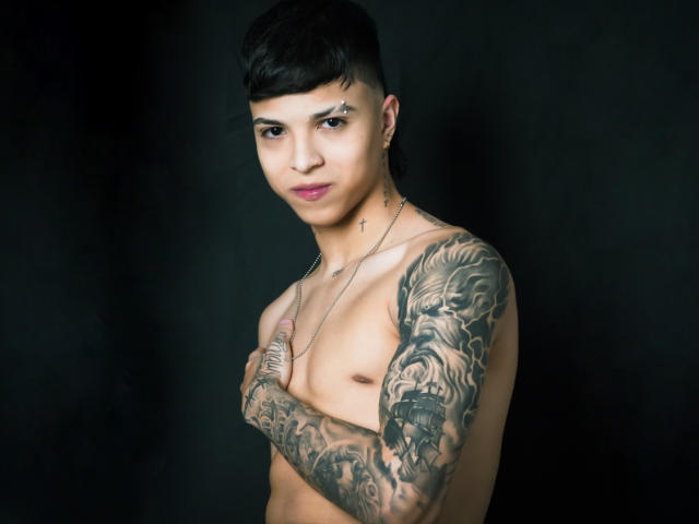 AdamClaark - Live Sex Cam - 17773474