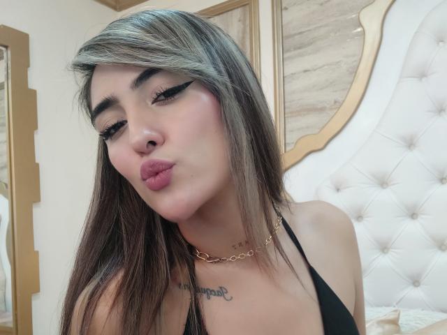 MaeCollins - Live sex cam - 17793990