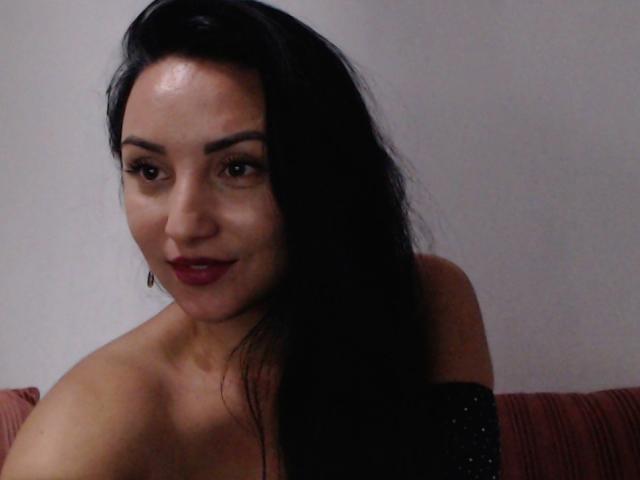 BelleAndra - Live Sex Cam - 17821514
