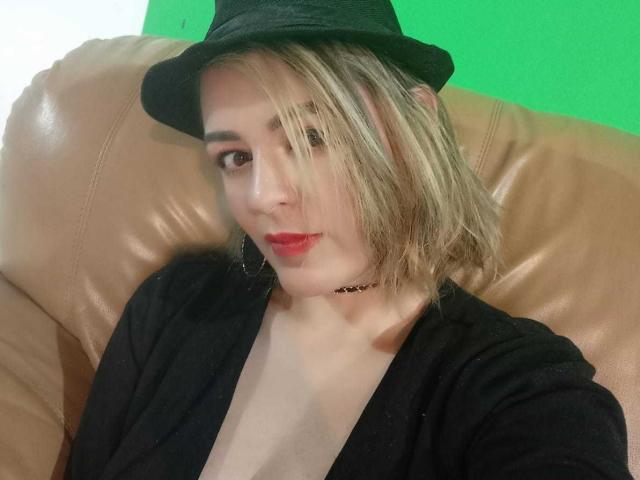 AmandaHotL - Live sex cam - 17828698