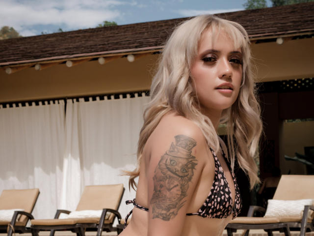 SabrinaCole - Live Sex Cam - 17829838