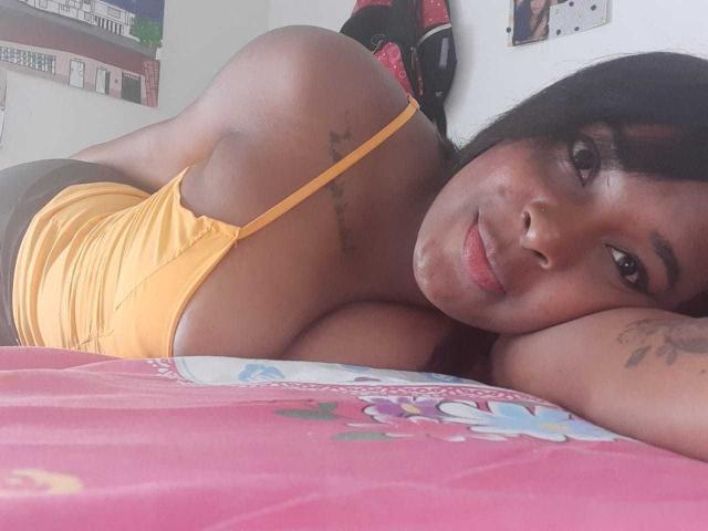 EmaEthan - Live sex cam - 17839602