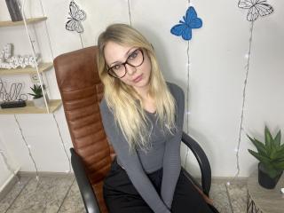 MiyaMores - Live sex cam - 17840026