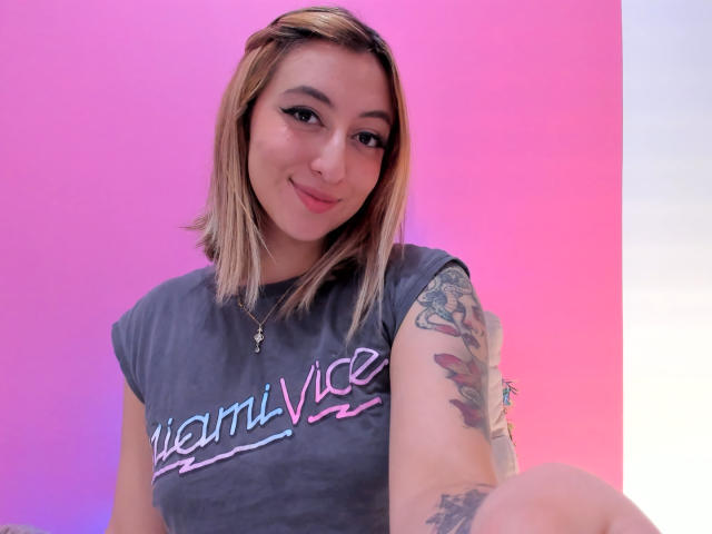 SabrinaMontana - Live Sex Cam - 17851350