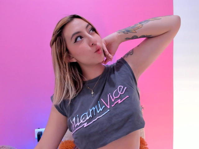 SabrinaMontana - Live Sex Cam - 17851362