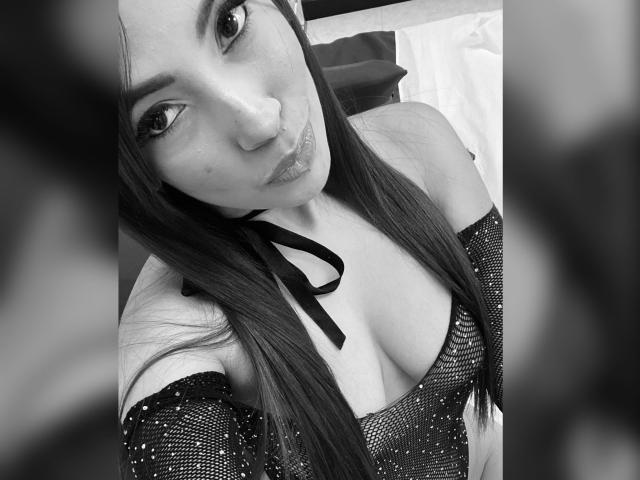 KendraMiler - Live porn &amp; sex cam - 17854694