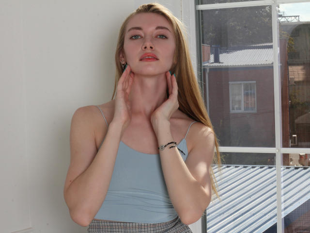 LucyGordon - Live porn &amp; sex cam - 17857630