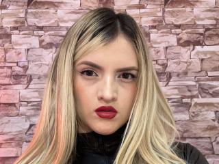 FiorellaStrong - Live sexe cam - 17870402