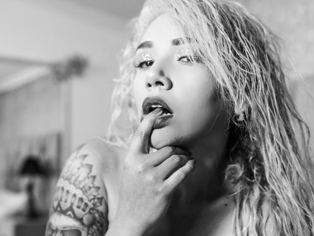 KileyRossee - Live sex cam - 17870822