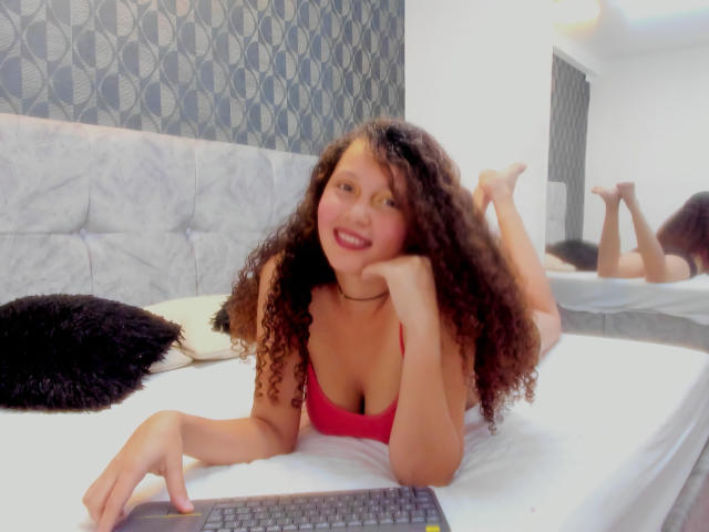 CharlotteCori - Live sex cam - 17880370