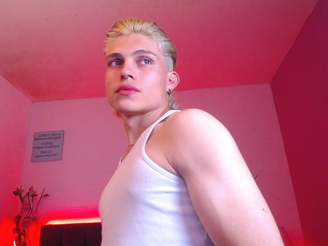 DaneWane - Live Sex Cam - 17889482