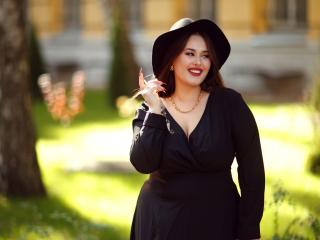 MonikaValadi - Porno na żywo i seks kamera - 17901426
