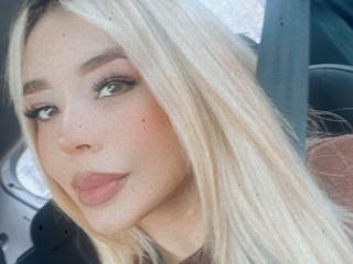 Zaramillery - Live porn &amp; sex cam - 17903162