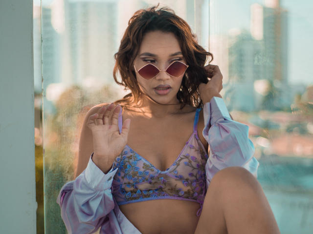 LuciaCortez - Live Sex Cam - 17921850