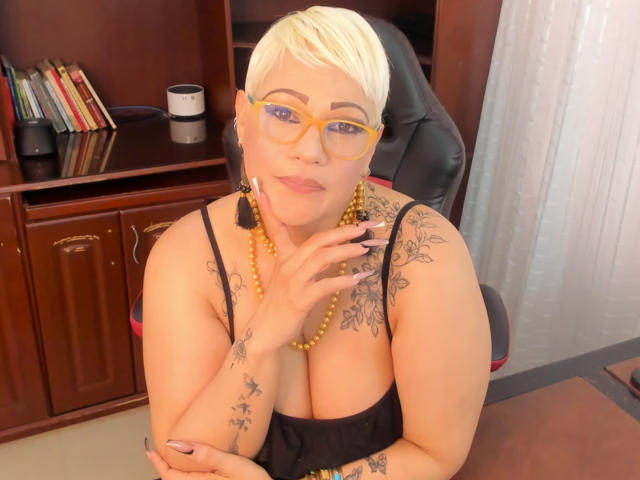 GianellaCox - Live porn &amp; sex cam - 17945230