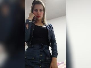 GiuliaAddams - Live porn & sex cam - 17963598