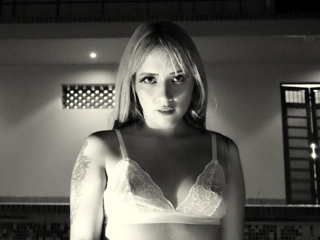 SabrinaCole - Live Sex Cam - 17965694