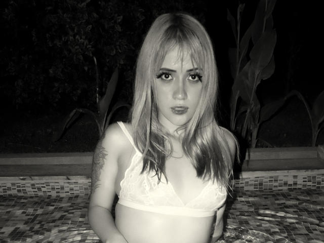 SabrinaCole - Live Sex Cam - 17965714