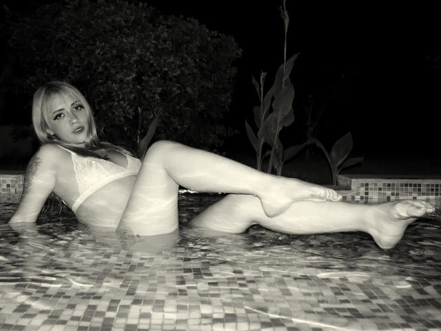 SabrinaCole - Live Sex Cam - 17965722