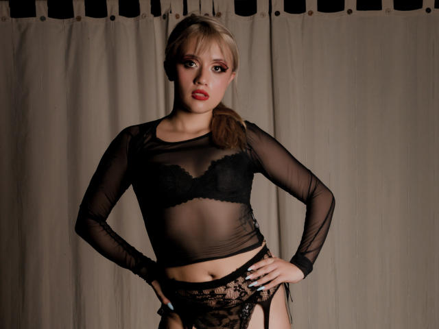 SabrinaCole - Live Sex Cam - 17965822