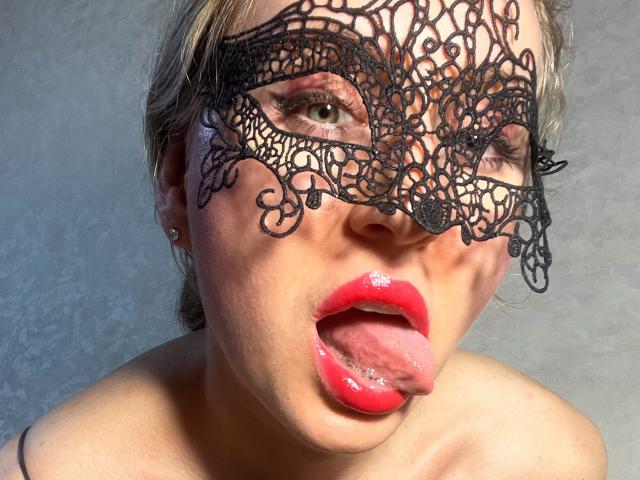 TheHottestBlonde - сексуальная веб-камера в реальном времени - 17978518