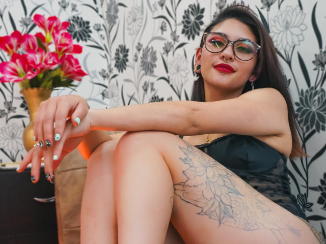 AriannaLunna - Live Sex Cam - 17984126