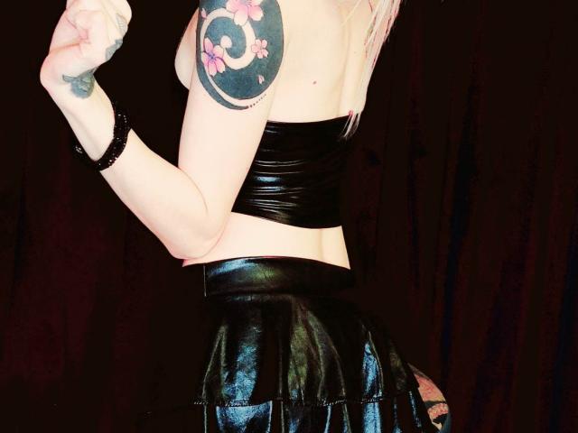 MissCherryOnTop - Sexe cam en vivo - 17985890