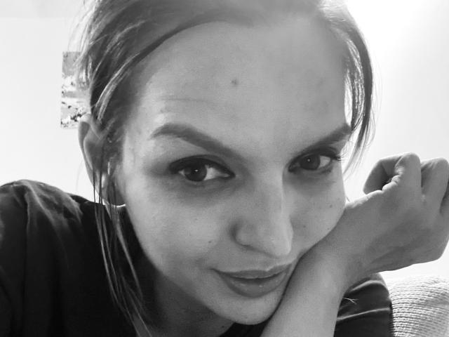 DouceAmelia - Sexe cam en vivo - 17997890